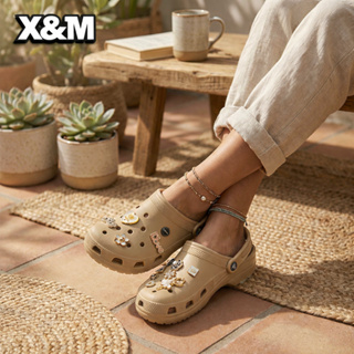 BABUCHE PLATAFORMA ALTA NUVEM MACIA 100 % DECORADA COM BÓTONS PINGENTES EM ABS CONFORTÁVEL em Oferta na Shopee