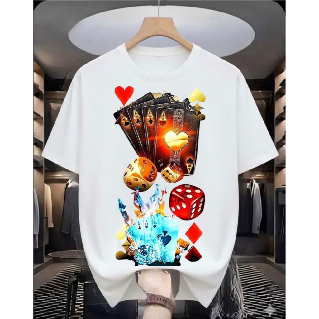 Camisa de algodão estampada baralho nas cores preta e branca, confeccionada com tecido macio e respirável