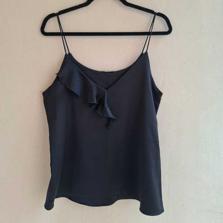 Brechó Solar - Blusa Regata Alcinha Preta com Babado Alk Glamour Tamanho 42 Acetinado