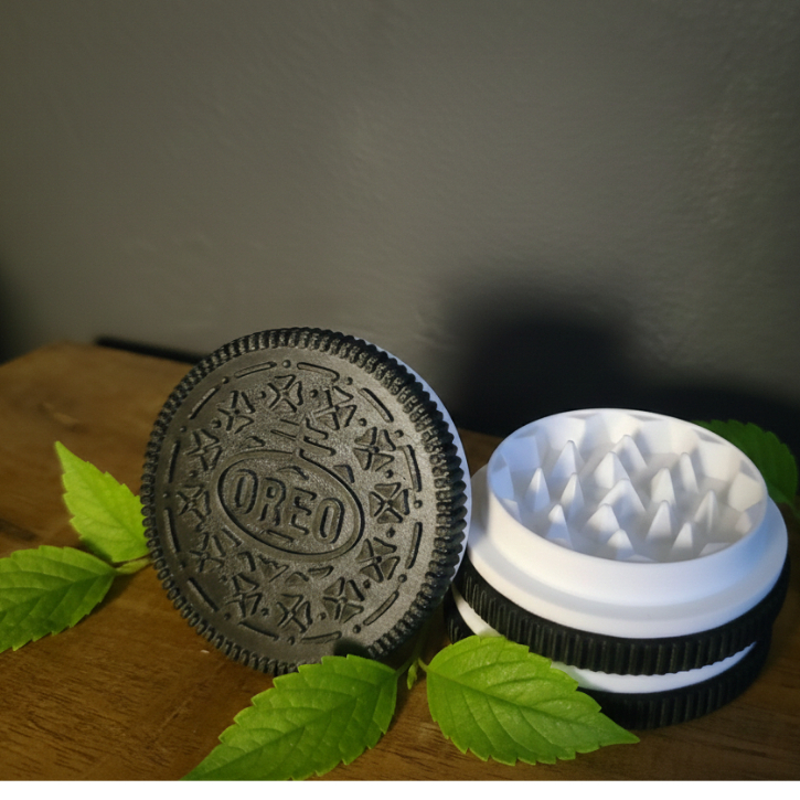 Triturador de Ervas Personalizado Bolacha – Moedor Manual Criativo e Decorativo