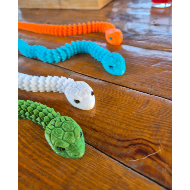 Cobra Articulada Fofinha em Impressão 3D – Flexível, Colorida e Decorativa (45cm) em Oferta na Shopee