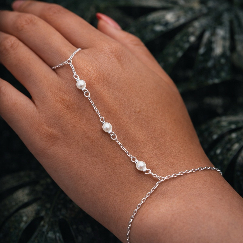 Pulseira Hand Chain com Pérolas Feminina Delicada Prata 925