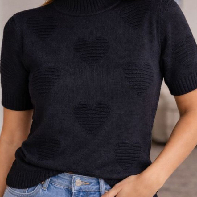 Blusa Feminina T-Shirt Tricot Premium com Coração 3D  Não Marca, Super Macia e Elegante em Oferta na Shopee