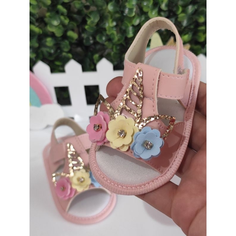Sandália Bebê Unicórnio Luxo Feminina RN | Sapatinho Confortável Antiderrapante com Flores | Presente para Recém Nascido em Oferta na Shopee