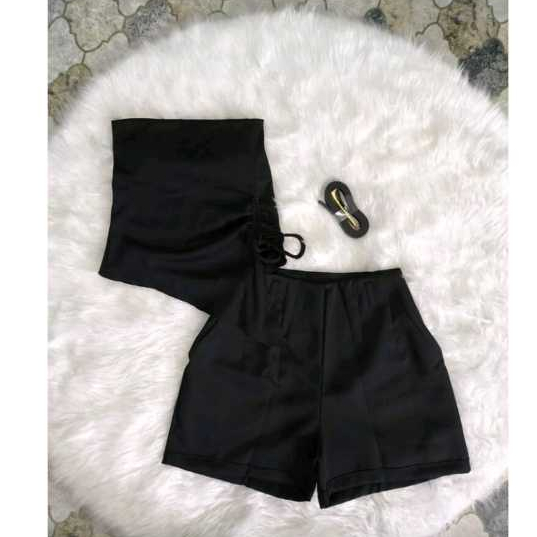 Conjunto Feminino Shorts Alfaiataria Com Bolsos E Blusinha Cropped Tomara que Caia Ajustável Bojo + Cinto De Brinde Tend