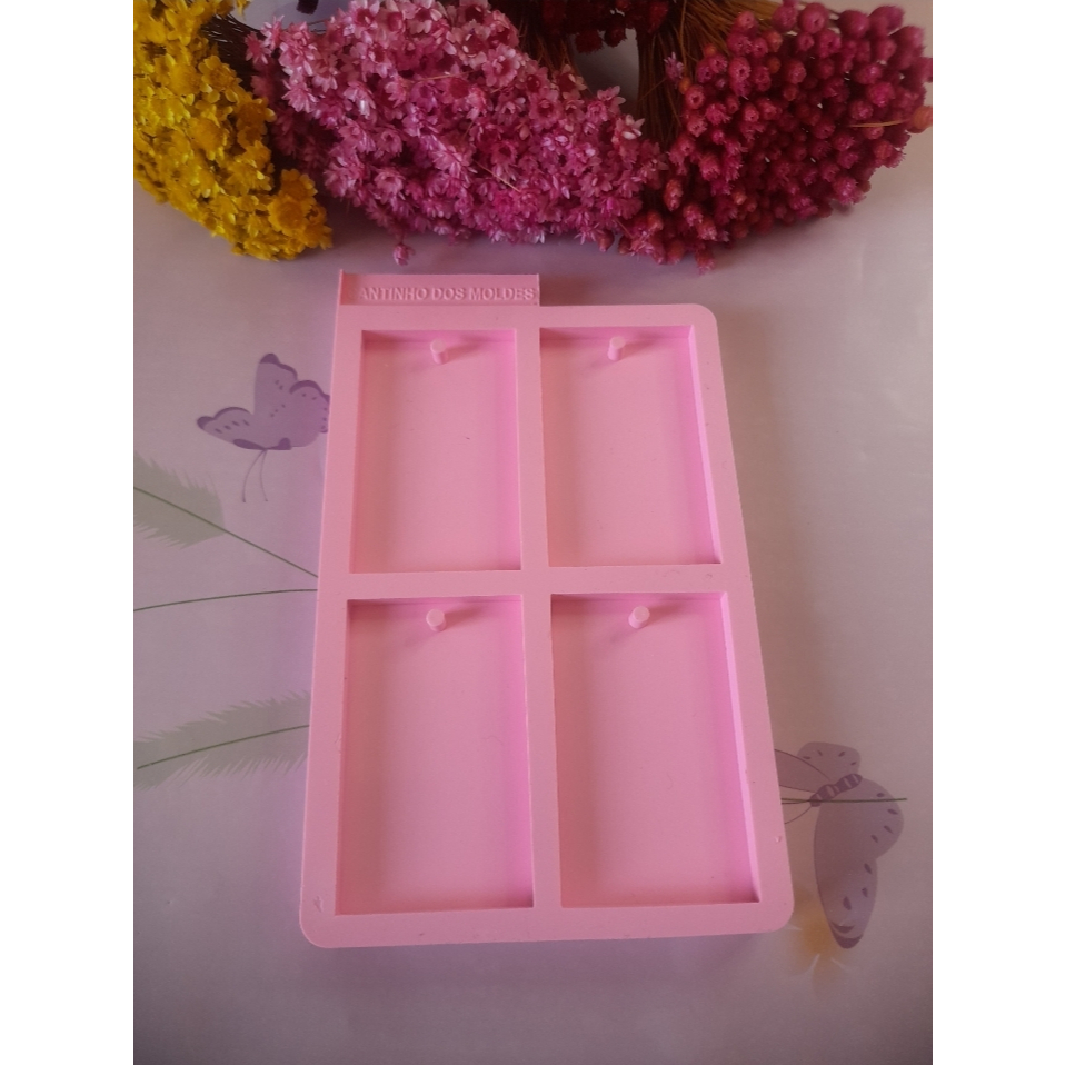 Molde de Silicone Tag Retangular 3,5 x 5,7 cm com Furo, com 4 Cavidades para resina epóxi e biscuit