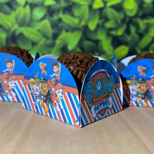 50 forminhas personalizadas 4 pétalas de doce brigadeiro festa aniversário PATRULHA CANINA - TEMOS TODOS OS TEMAS