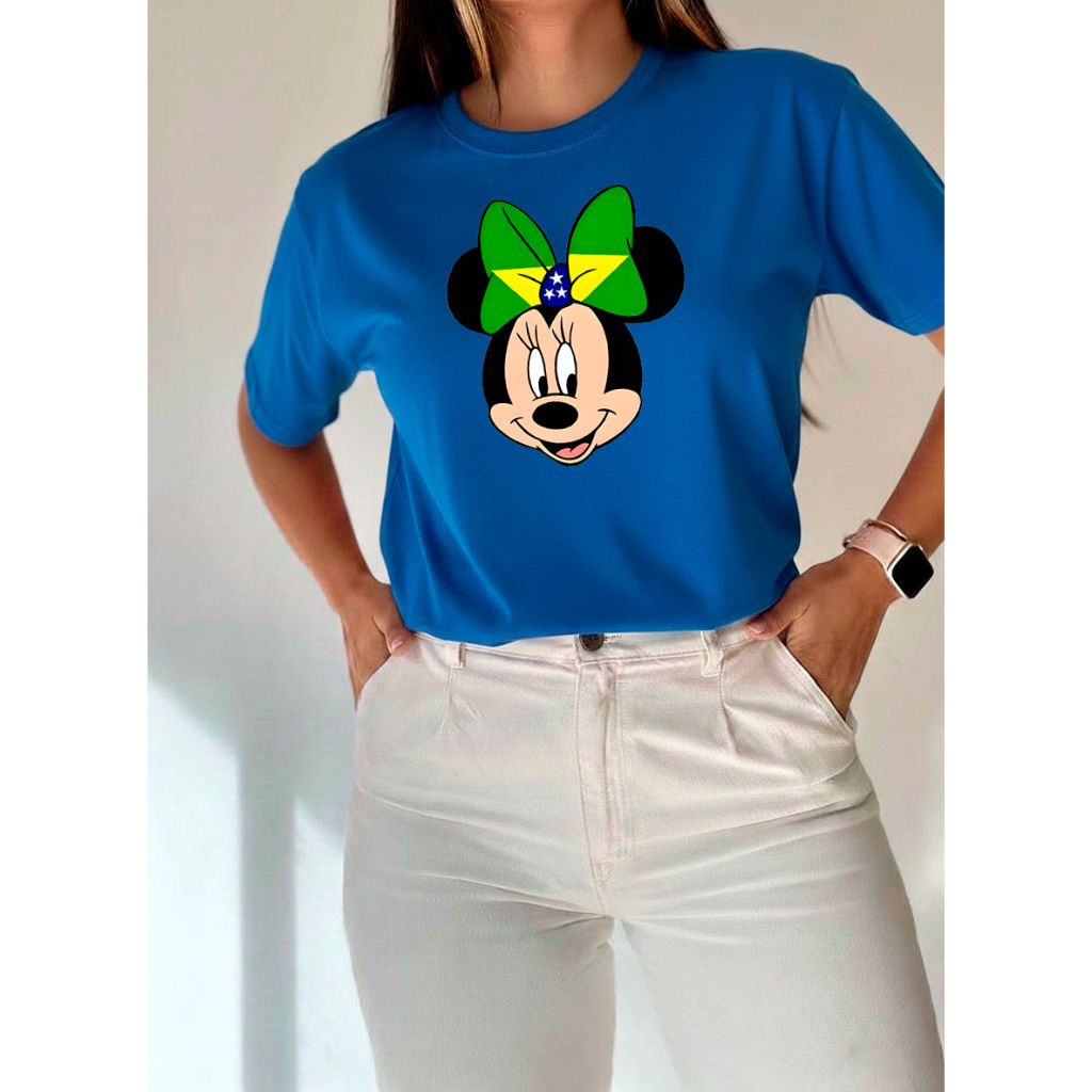 Camiseta Feminina Brasil Verde e Amarelo 100% Algodão Estampa Personagem Minnei Laço Patriótico Super Confortável
