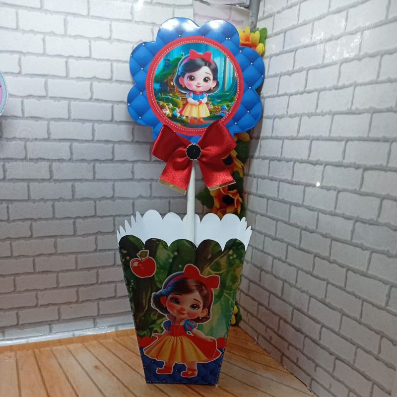 CENTRO DE MESA BRANCA DE NEVE, MONTADO,CACHEPÔ PERSONALIZADO,FAZEMOS TODOS OS TEMAS, Aniversário,Festas,lembrancinhas