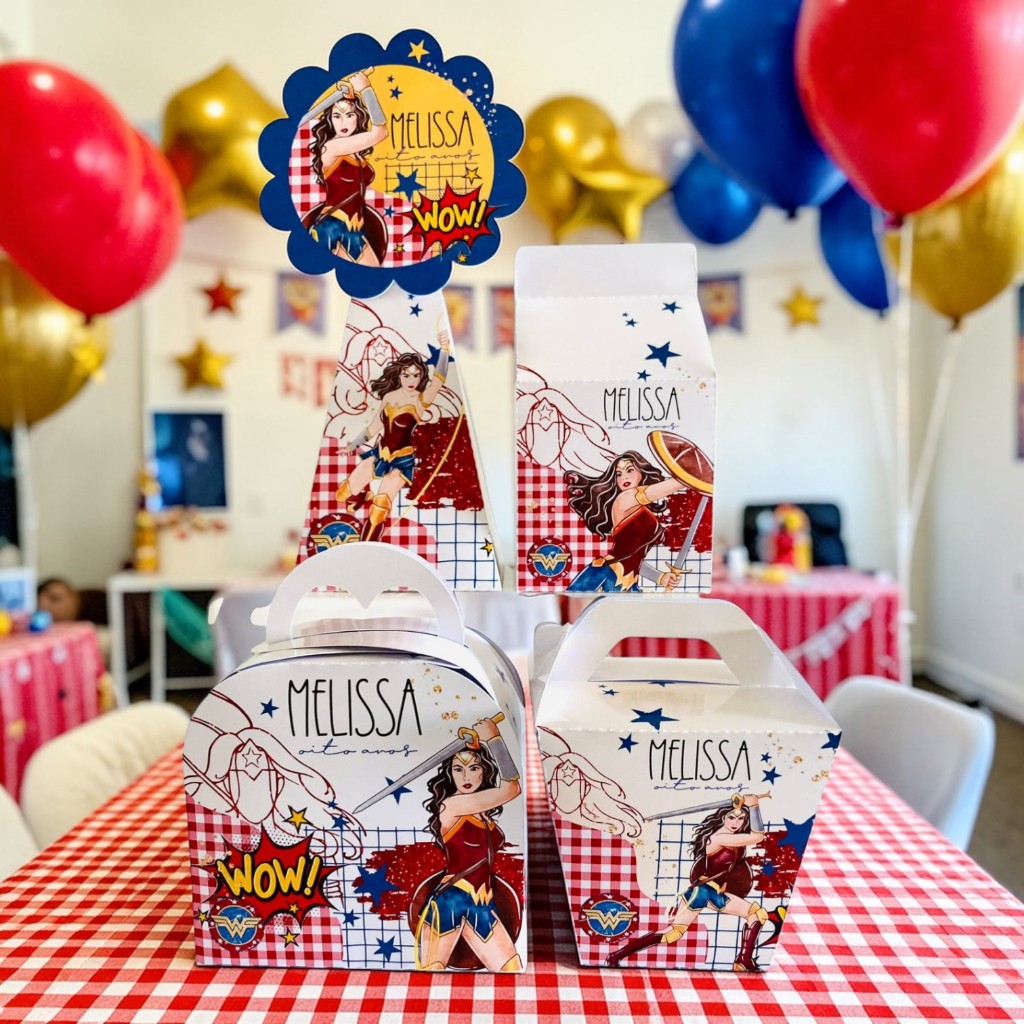 Kit Lembrancinhas Mulher maravilha - PEGUE E MONTE - caixinhas aniversário com nome e idade da sua filha - 10,20,40 UN