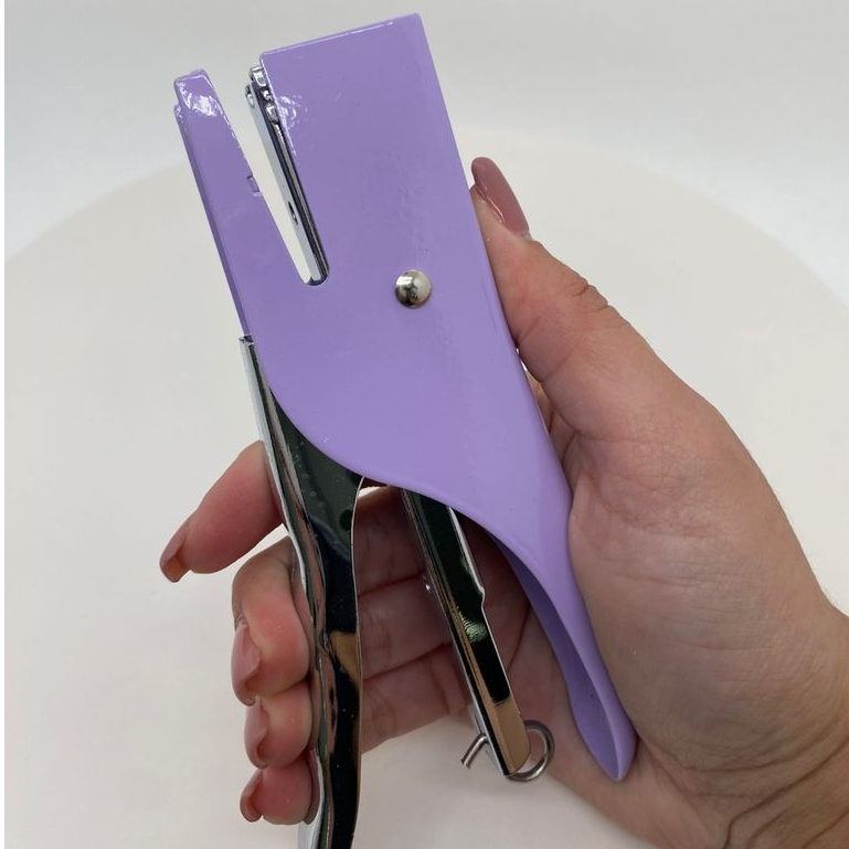 GRAMPEADOR ALICATE COM 500 GRAMPOS NA CARTELA - PRÁTICO E COMPACTO