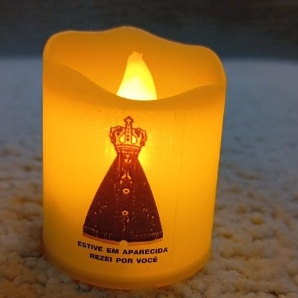 kit com 6 Velas de led Chama Viva com adesivo de Nossa Senhora Aparecida com bateria