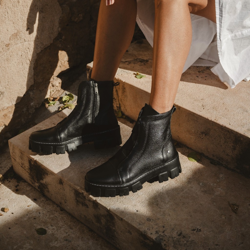 Bota Feminina Vittal Couro Legítimo Only Sola Tratorada