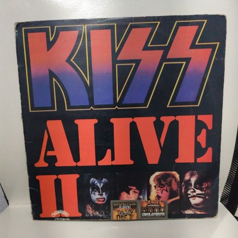 lp kiss alive 2. duplo. Capa com adesivos. lps em bom estado.
