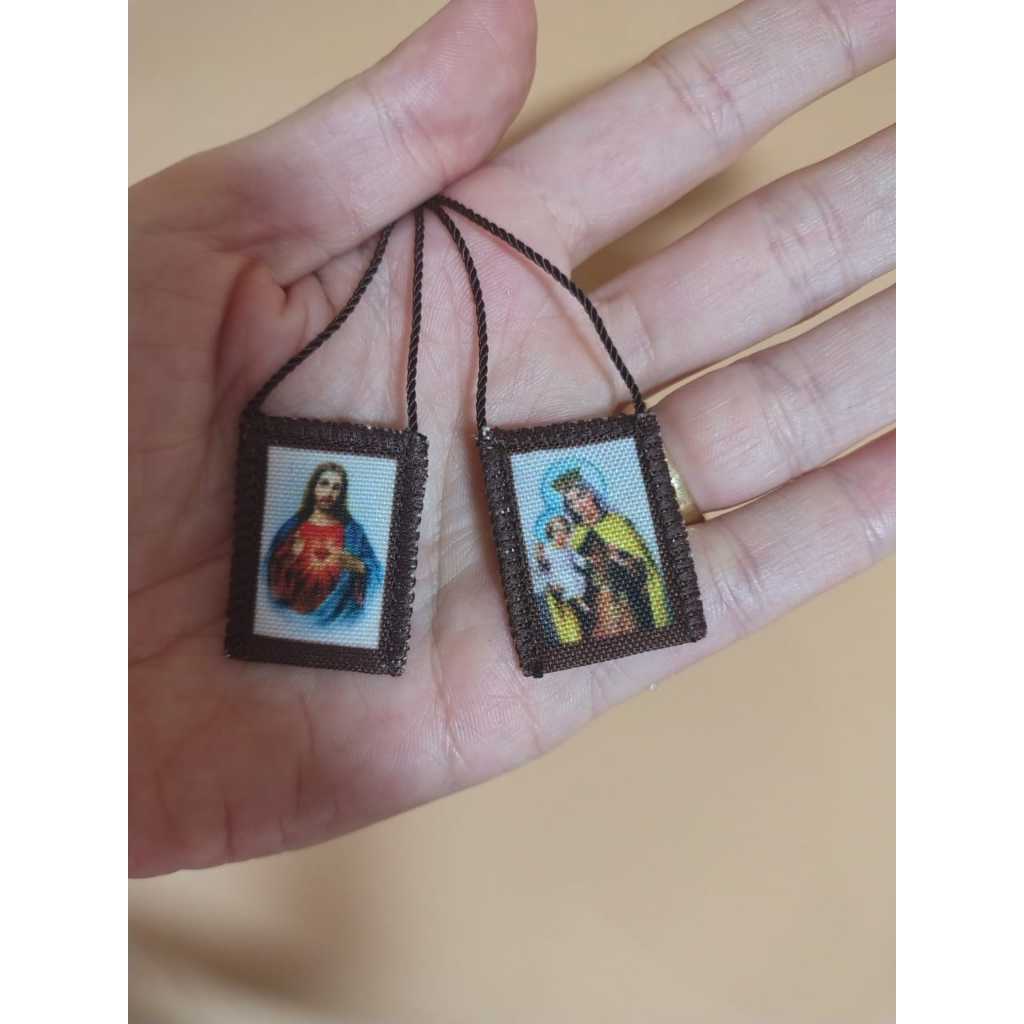 Escapulário em Tecido Nossa Senhora do Carmo e Sagrado Coração de Jesus - Unissex - Tamanho Médio