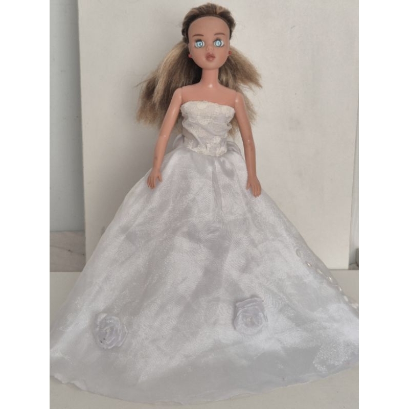 Boneca Susi Estrela Morena com vestido de noiva