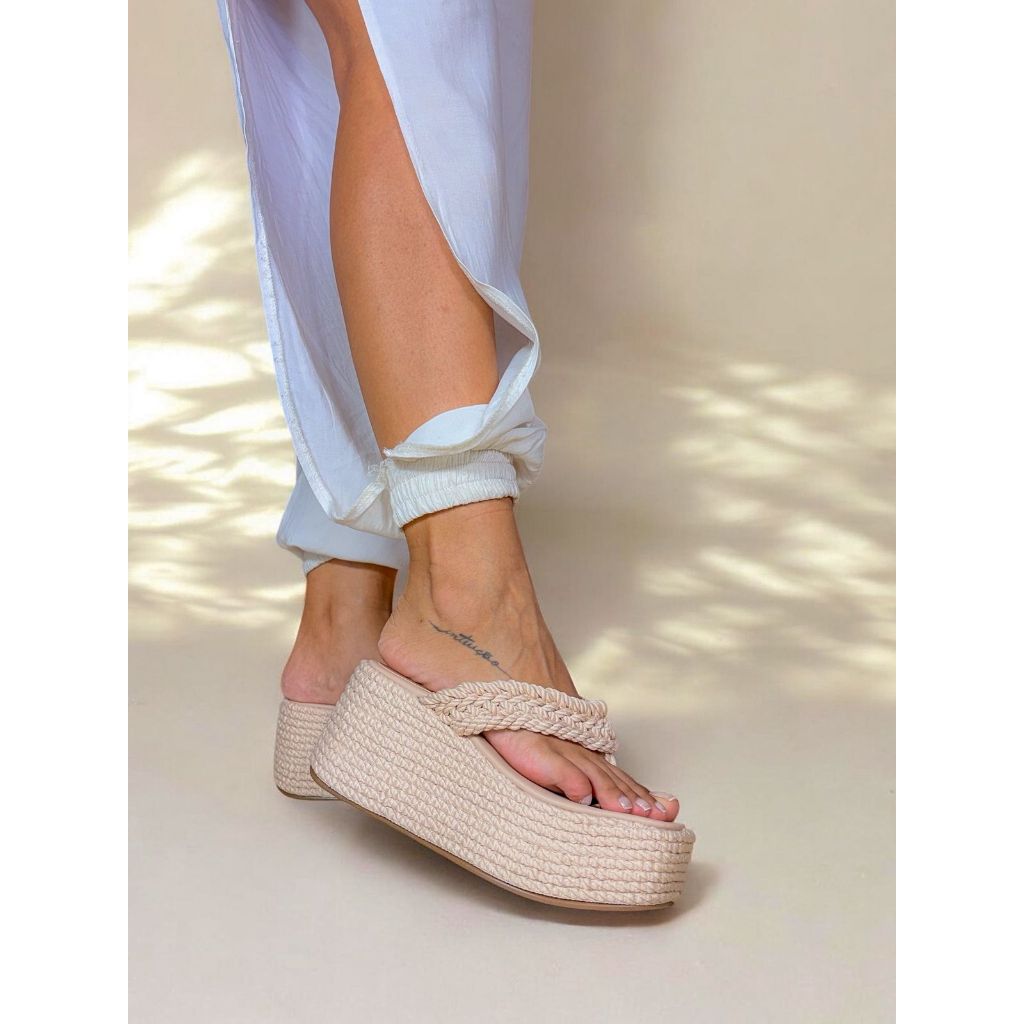 Tamanco De Dedo Anabela Flat em Corda Natural Off Creme Plataforma Confortavel Chic e Elegante