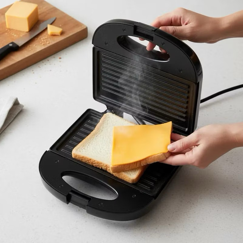 Sanduicheira Grill Antiaderente Black 750w 127 / 220V-AGRATTO