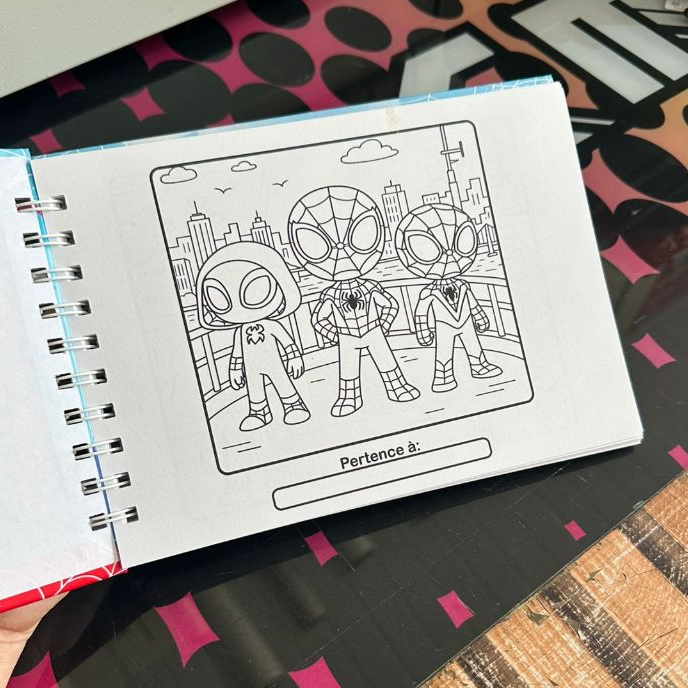 Livro de Colorir Homem Aranha Folha Grossa e Capa Dura 120g 50 folhas com acetato — imagem 2 de 2