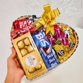 Cesta De Coração Com Chocolate Presente Páscoa Ferrero Rocher Bis Kit Kat Lembrancinha Dia Dos Namorados