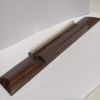 CAVALETE PARA VIOLA CAIPIRA -PRODUZIDO EM MADEIRA PAU FERRO RASTILHO EM OSSO 🍖