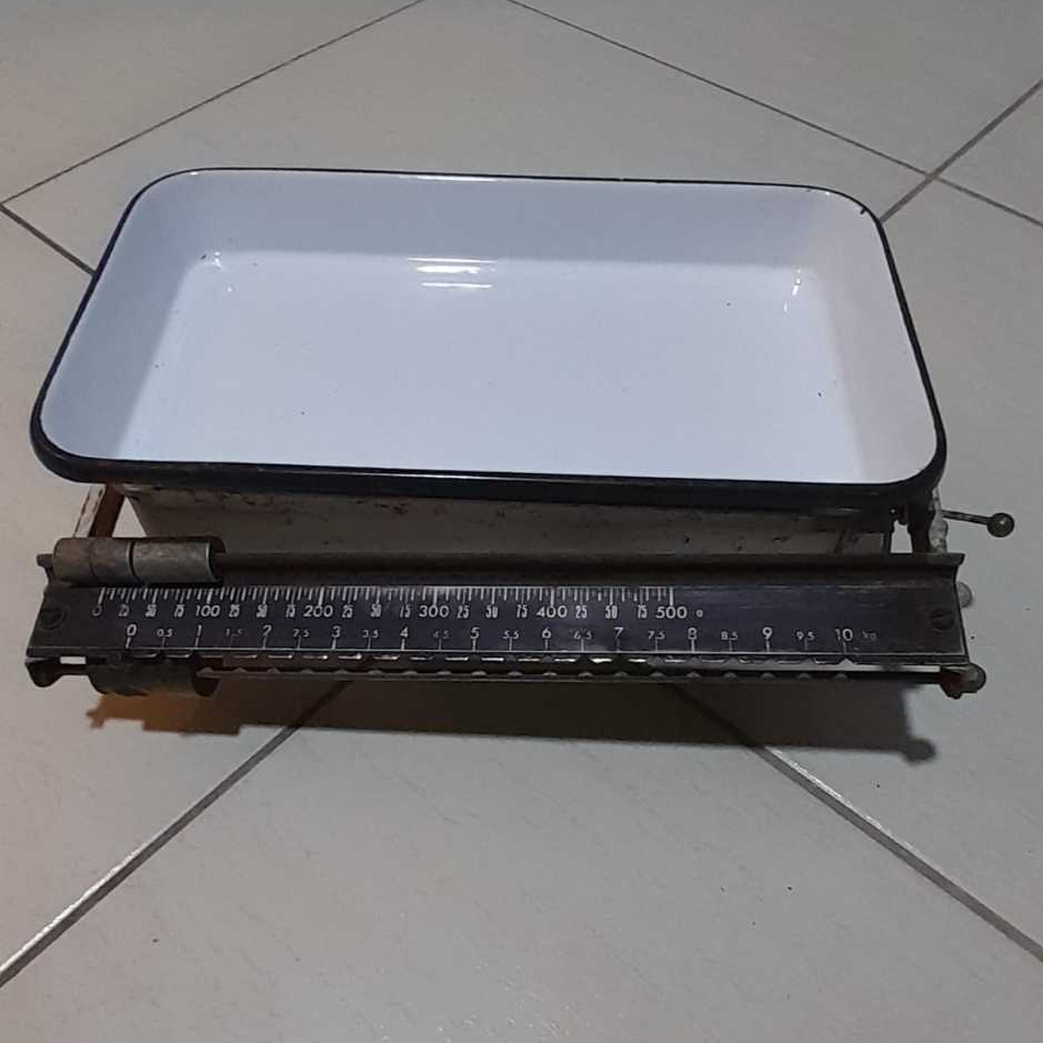 ANTIGUIDADE! Balança comercial antiga com bandeja esmaltada (anos 50)