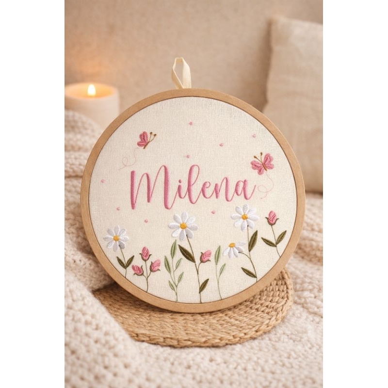 Jardinzinho bordado no bastidor porta maternidade milena