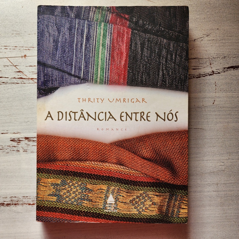 A Distância Entre Nós – Thrity Umrigar | Livro Usado Nova Fronteira 2006 | Romance