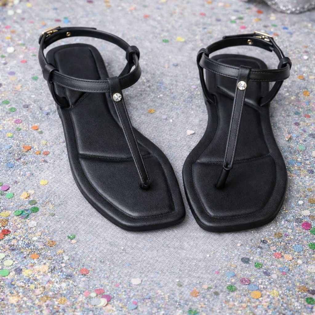 Sandália Feminina Rasteira Tira T Ajustável Confortável Leve Preta e Caramelo em Oferta na Shopee