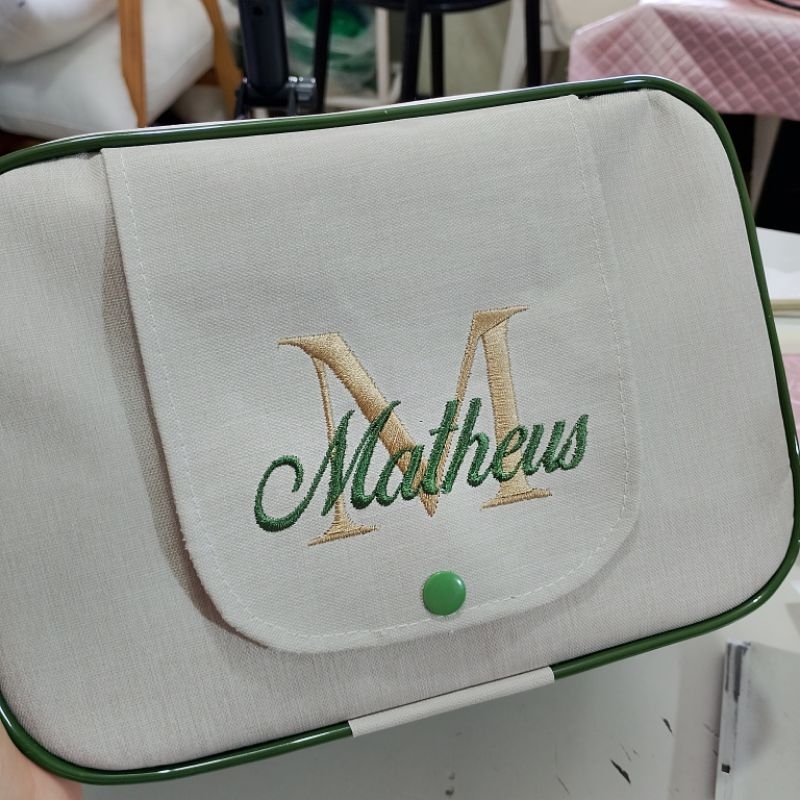 Porta fralda e lenço umedecido, M, personalizada com inicial e nome! Acompanha chaveiro!