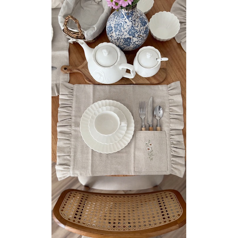 Lugar americano de bolsinho margarida Linho Cru ( 2 Lugares a mesa ) em Oferta na Shopee