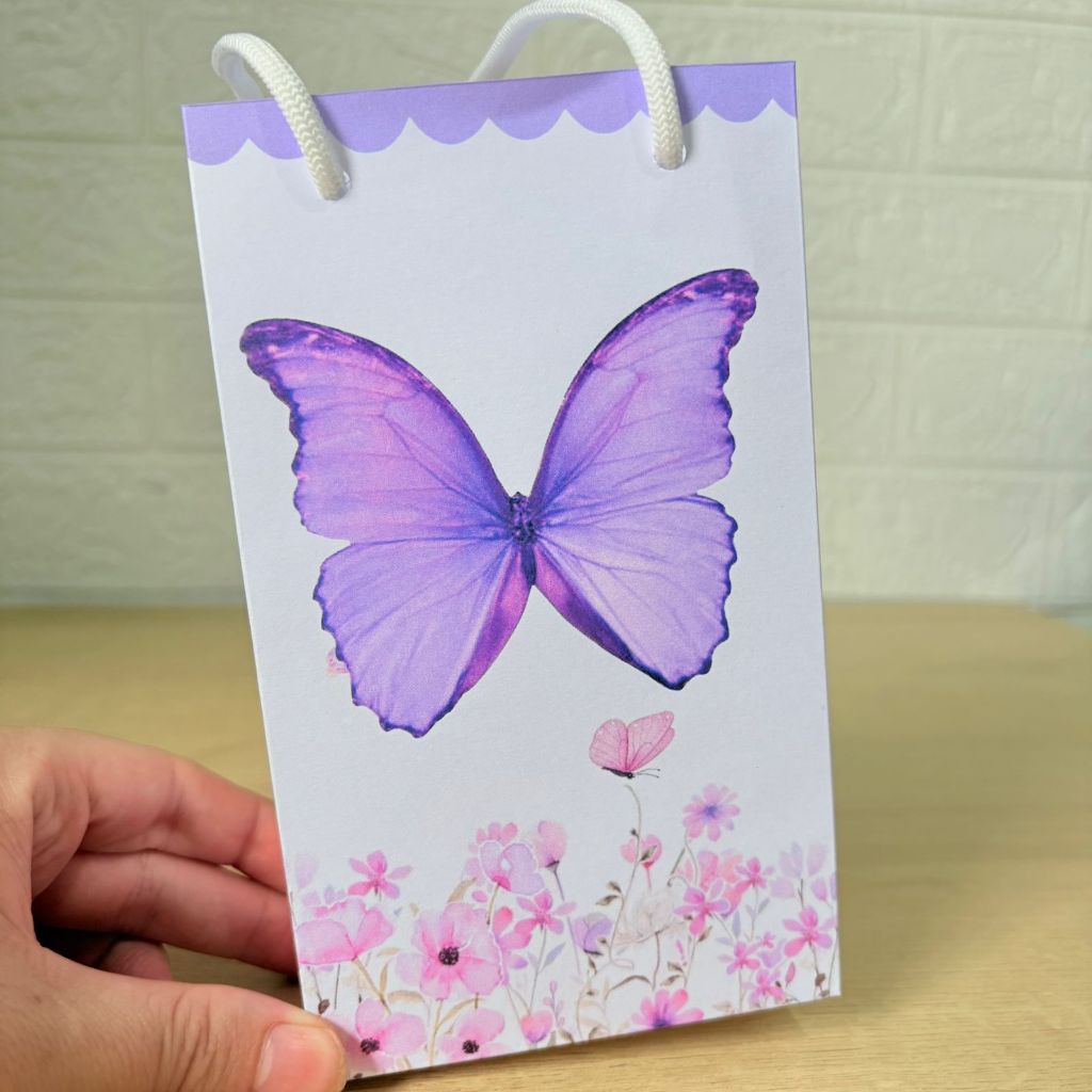 Sacolinha Personalizada Jardim Das Borboletas Lilás  PEGUE E MONTE - Sacola Personalizada Suspresa - Lembrancinhas