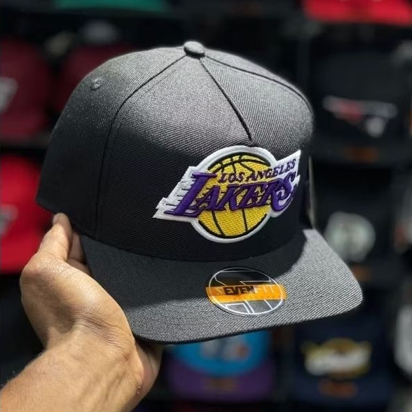 boné lakers NBA basquete/ EDIÇÃO ESPECIAL retrô/bordado/ modelo snapback/ Premium/ unissex/aba reta