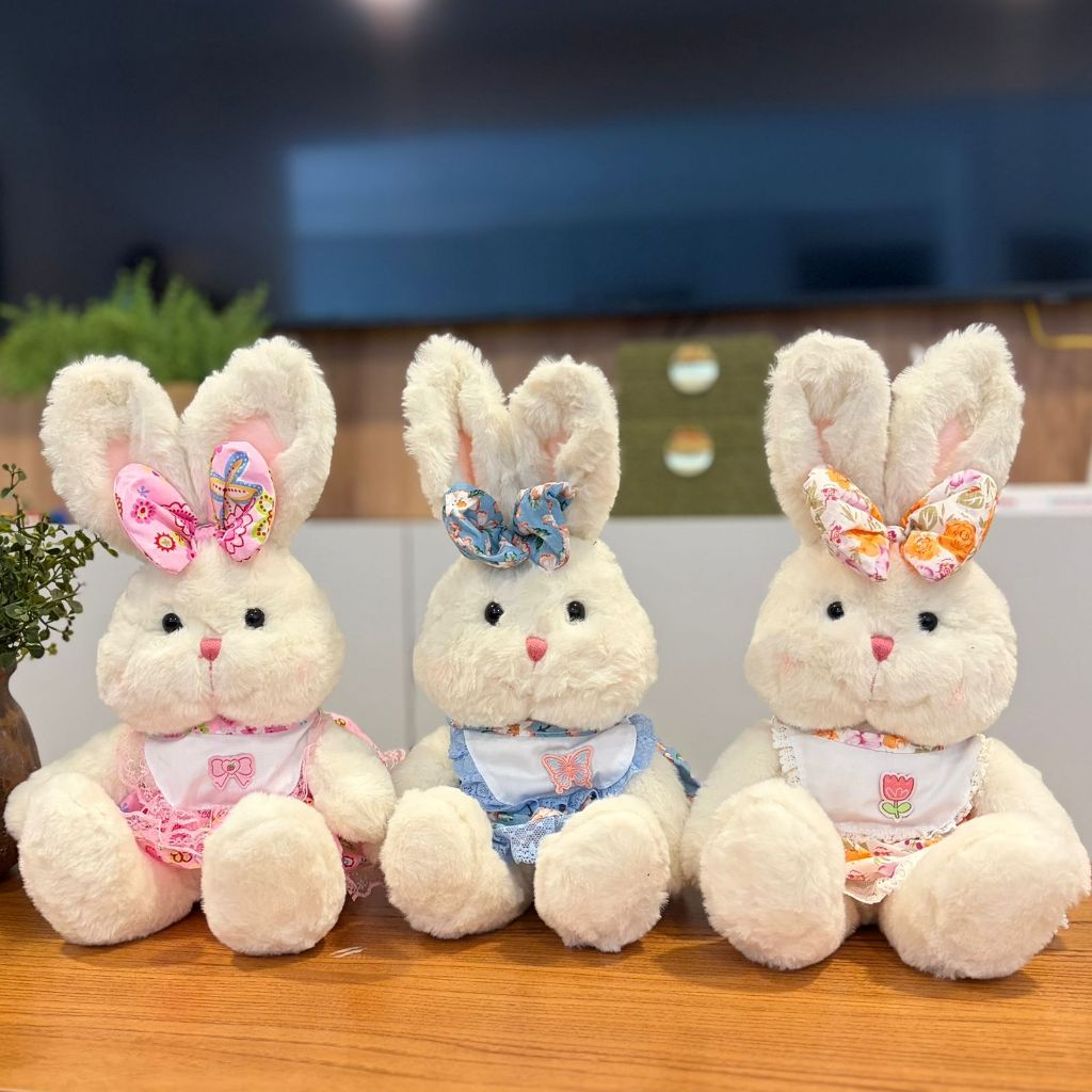 Coelho de Pelúcia 40cm Média- Super Fofo com Laço e Roupinha – Bichinho de Pelúcia Macio Infantil Presente Dia das Crian