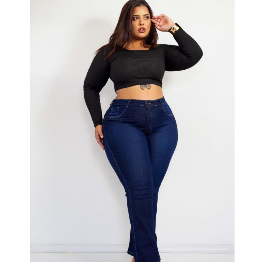 Calça Jeans Flare Plus Size Feminina Casual Tendençia Confortavel Elegante Moderna Versatil Estilosa