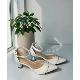 Salto baixo taça com detalhe em brilho em Oferta na Shopee