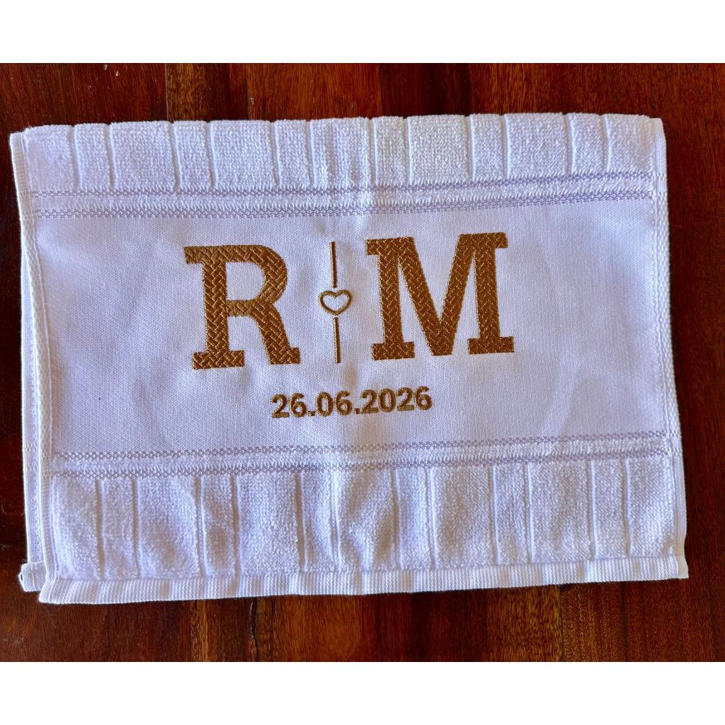 Toalha de Mão Bordada Iniciais do Casal e Data - Lembrança de Casamento/Bodas/Noivado - 30cmx45xm em Oferta na Shopee
