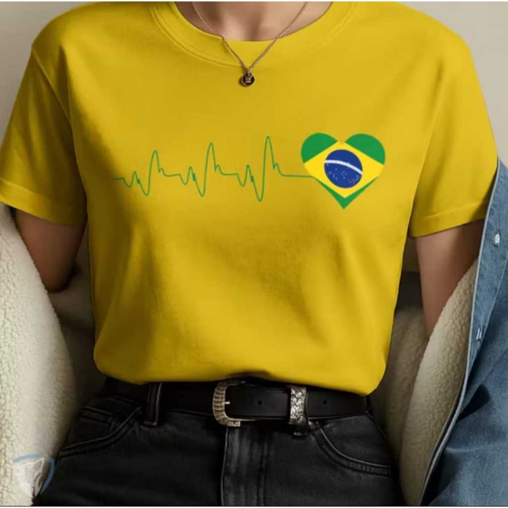 Camiseta Feminina Brasil T-Shirt Estampa Coração com Bandeira do Brasil e Batimentos Cardíacos