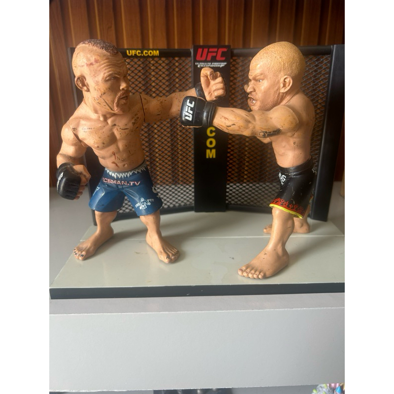 Bonecos UFC Chuck Liddell e Tito Ortiz Round 5 RARIDADE