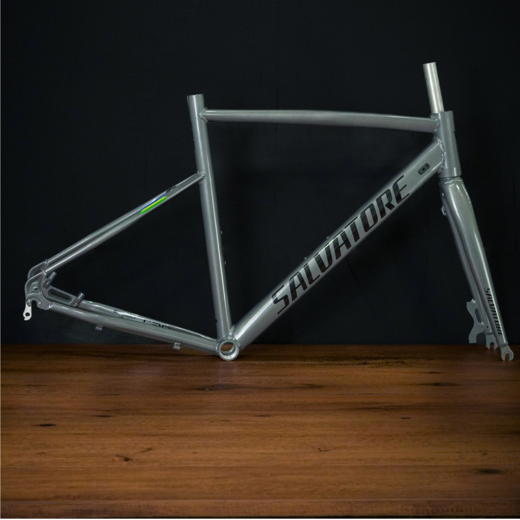 SPEED Lançamento SR8 2026 Quadro e Garfo Salvatore SR8 freio Disco e Ferradura  Cor Grafite Modelo 2026