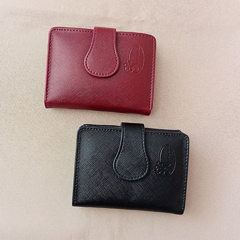 Carteira Feminina Pequena em Couro Sintético Elegante para Cartões, Dinheiro, Moedas, Habilitação, Identidade Nova