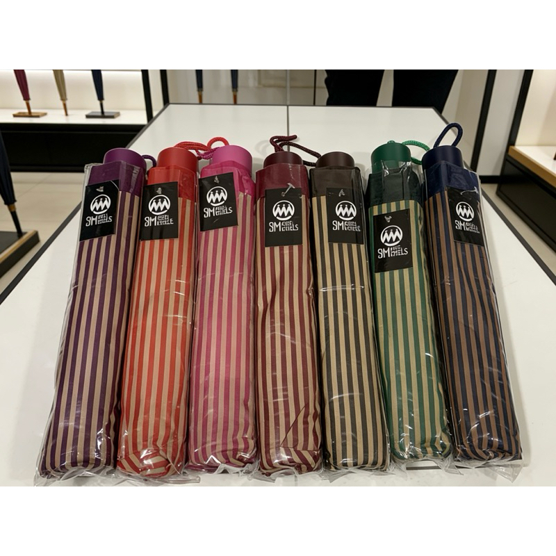 Sombrinha  listrada-6372 oferecendo ampla cobertura e um toque elegante e moderno ao mesmo tempo. em Oferta na Shopee