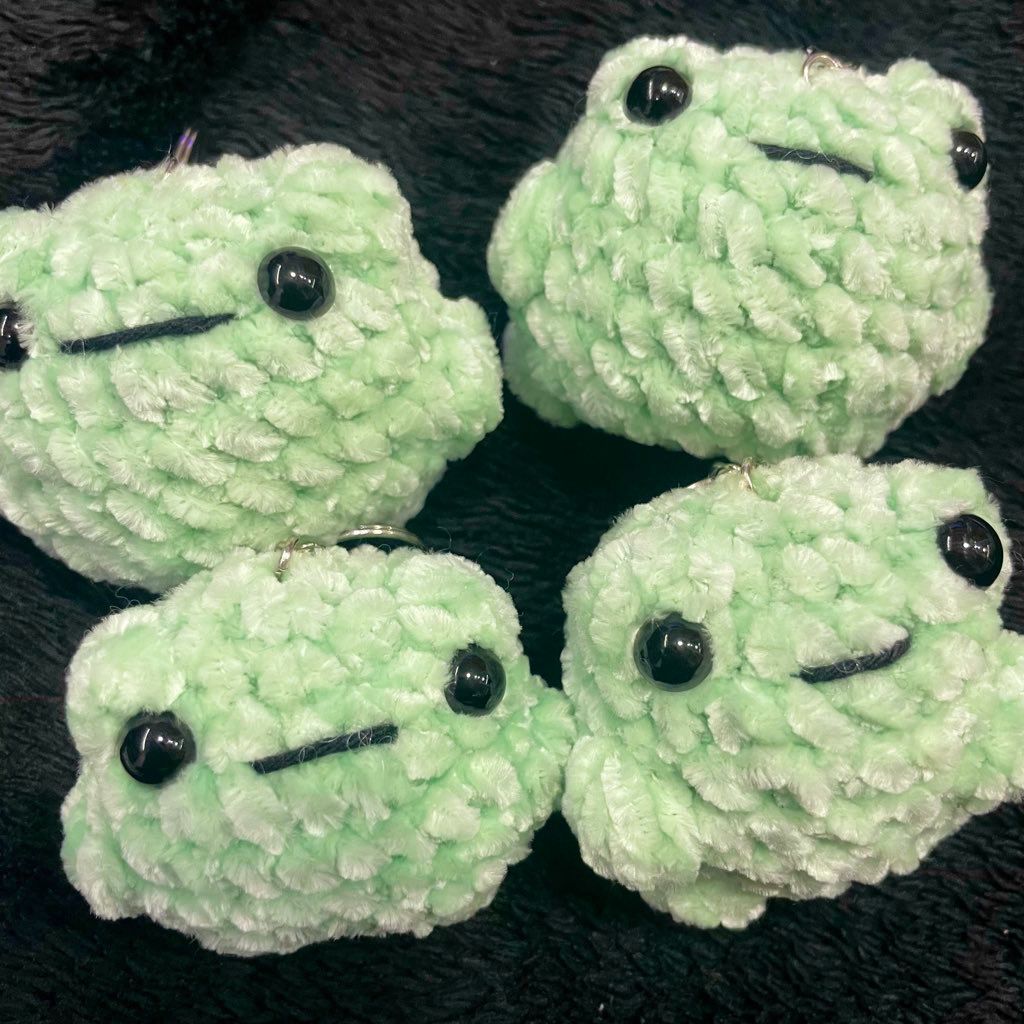 Chaveiro Sapinho Gordinho em Crochê | Mini Amigurumi Fofo | Feito à Mão