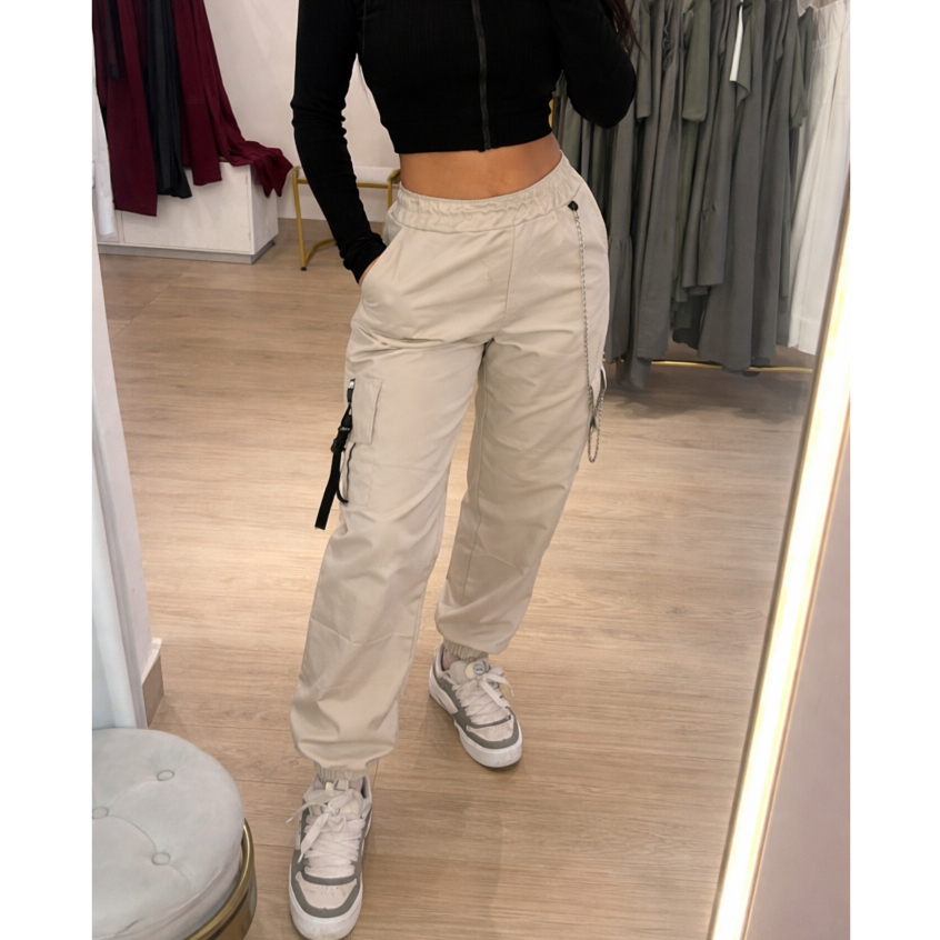 Calça Cargo Jogger Feminina Tactel com Corrente Metálica Leve 4 Bolsos. — imagem 2 de 2