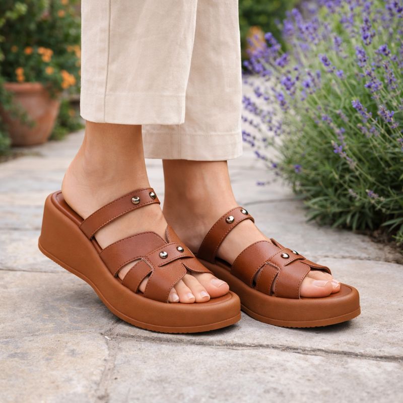 Tamanco Feminino Plataforma Confortável Tiras com Tachas Sandália Casual Moderna dia adia lançamento