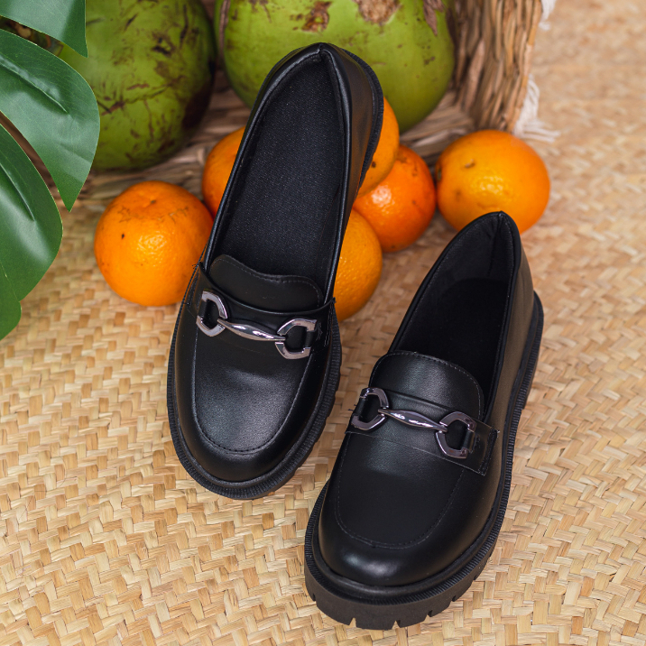 Mocassim Feminino Clássico Confortável Corrente Bico Redondo Solado Antiderrapan