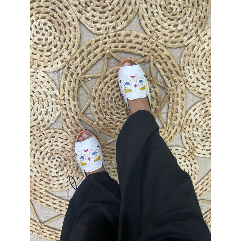 Sandália Rasteira Feminina em Couro Legítimo Colorida Confortável – Chinelo Slide Artesanal