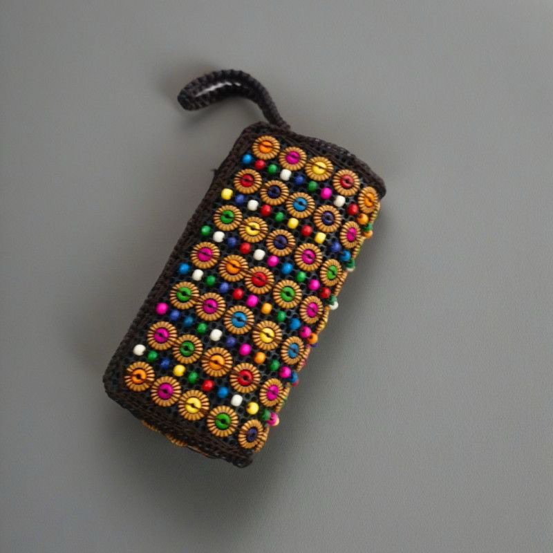 Carteira de Mão Feminina Artesanal de Crochê com Miçangas Coloridas e 3 Divisórias - Bolsa Clutch Étnica Boho Vintage