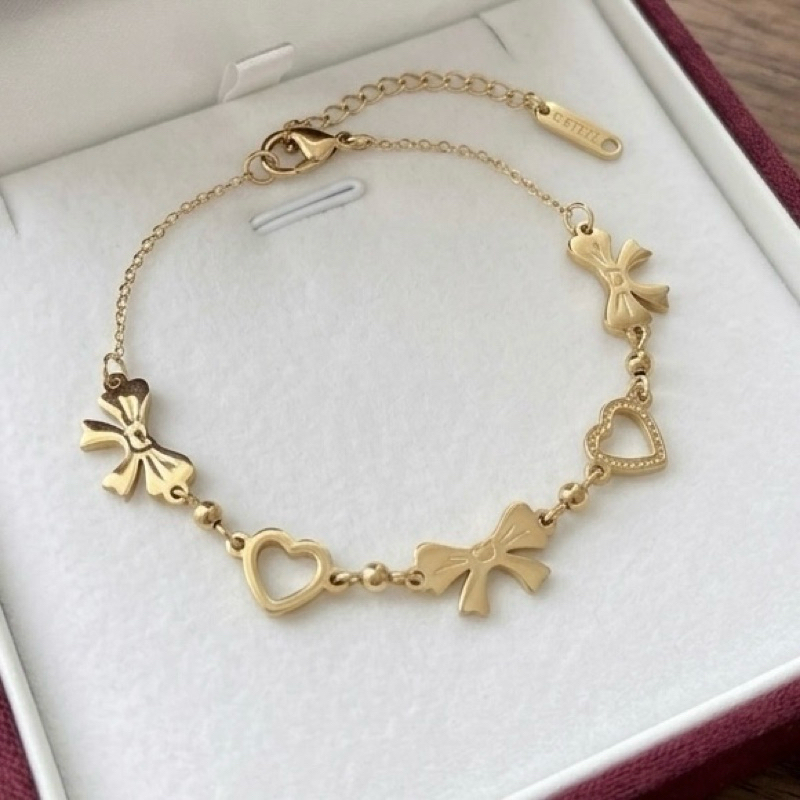 Pulseira Feminina Aço Inoxidável Dourada com Corações e Laços Ajustável Delicada Antialérgica