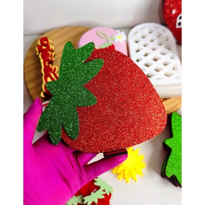 Aplique Painel Morango 13cm MDF | Decoração Festa e Personalizados Festa Moranguinho